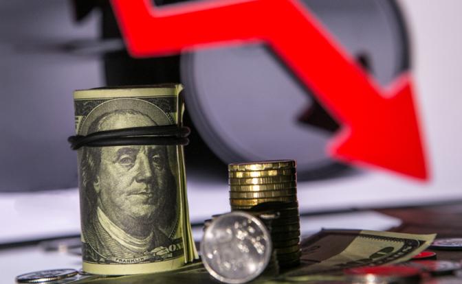 Эксперт Васильев пояснил проблемы курса рубля запретом на экспорт нефтепродуктов