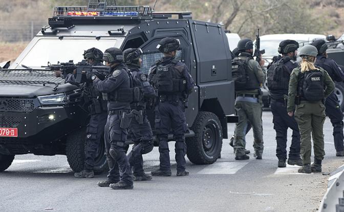 На фото: вооруженные столкновения израильской полиции с боевиками ХАМАС в Ашкелоне