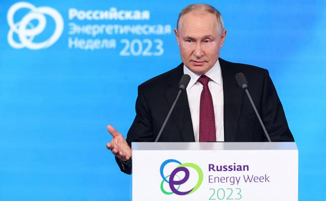 На фото: президент РФ Владимир Путин во время выступления на форуме Российская энергетическая неделя-2023