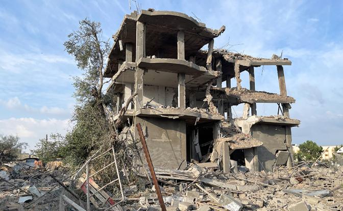 На фото: последствия авиаудара со стороны Израиля