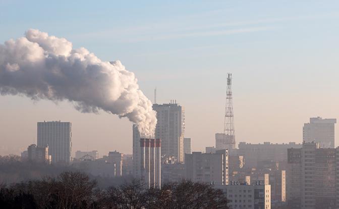 Путин поручил установить штрафы для бизнеса за превышение квот по выбросам