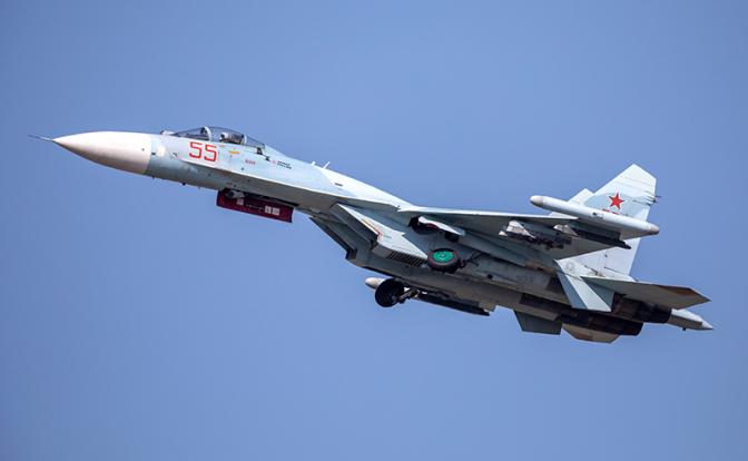 Минобороны РФ: Су-27 перехватили над Черным морем истребители ВВС Великобритании