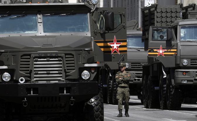 На фото: реактивная система залпового огня ТОС-2 "Тосочка"