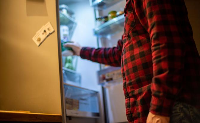 Биохимик Поликарпова назвала самое любимое место сальмонеллы и стафилококка на кухне