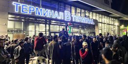 ЧП в Махачкале: толпа захватила аэропорт, куда приземлился рейс из Тель-Авива. Фото с места событий