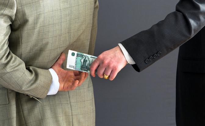 В Москве арестовали трёх бывших следователей Следственного комитета России