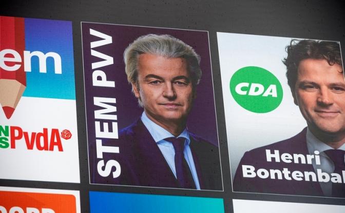 На фото: партийно-политические плакаты партий, принимавших участие в выборах, слева - Герт Вилдерс - лидер ультраправой «Партии свободы» Герт Вилдерс