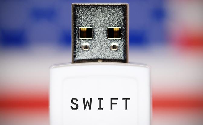 Инвестиционный советник оценила, нужна ли России система SWIFT