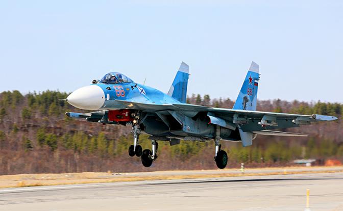 На фото: истребитель Су-30СМ