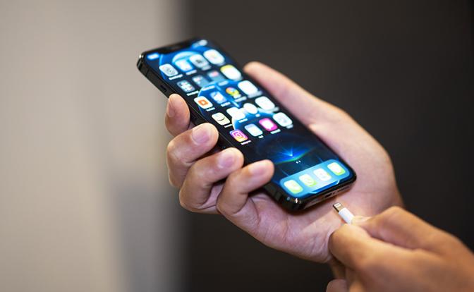 Озвучена самая распространенная ошибка при зарядке смартфона