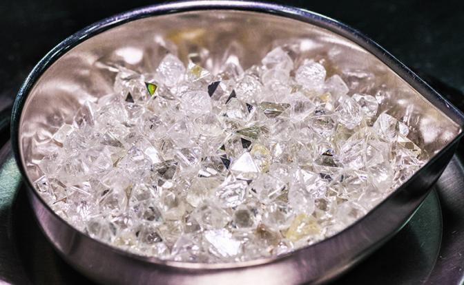 AFP: Евросоюз поэтапно ограничит торговлю российскими алмазами