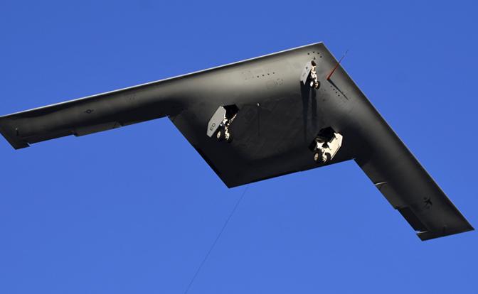 На фото: бомбардировщика B-21