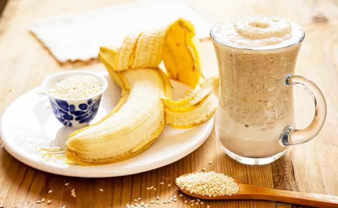 Диетолог посоветовала простой продукт на завтрак, который убирает вздутие живота