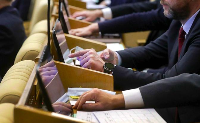 Госдума рассмотрит возможность разрешить подросткам работать в выходные во время каникул