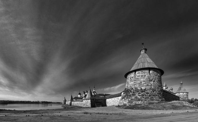 «СТЕНА И СЛОВО»: Россиянам презентуют необычный альбом о православных монастырях