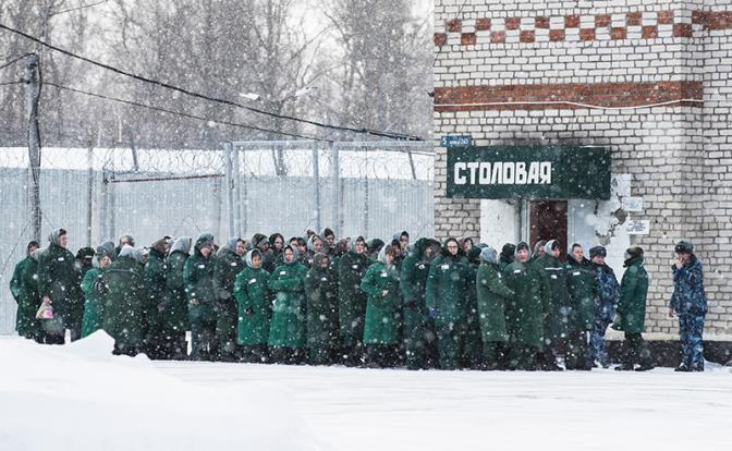 Осужденным в РФ разрешили тратить на еду в два раза больше