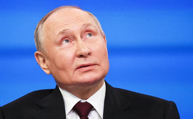 На фото: президент России Владимир Путин во время программы "Итоги года" в Гостином дворе.