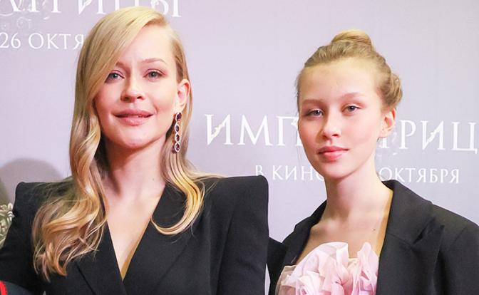На фото: актриса Юлия Пересильд с дочерью Анной