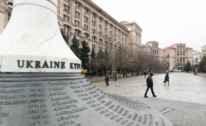 «Трусливость или жадность»: Эксперт Bloomberg предсказал скверный год для Киева