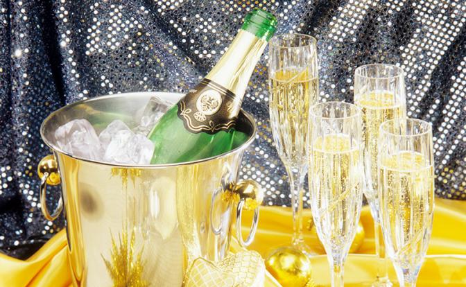 Россиянам рассказали, чем лучше заменить шампанское на Новый год