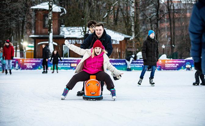 Зимняя Нарния и неон мегаполиса: москвичей зовут кататься на коньках в исторических парках