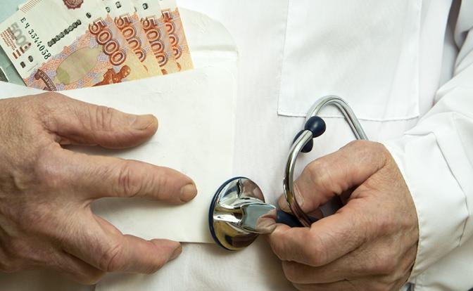 Кабмин дополнительно направил 7,5 млрд рублей на оплату труда медработников