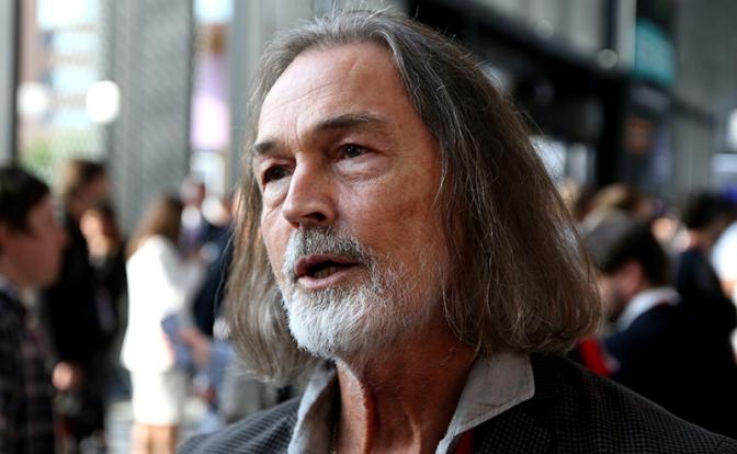 На фото: художник Никас Сафронов