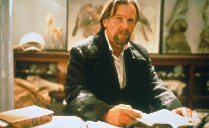 На фото: актер Том Уилкинсон в роли мистера Чарльза Кавендиша в фильме "Гувернантка", 1998 год