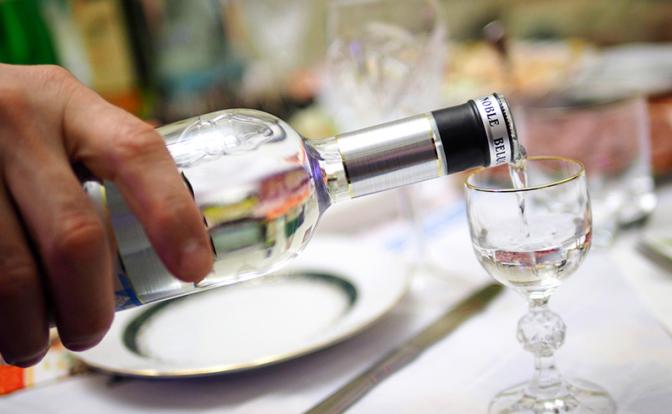 В Роскачестве рассказали, как избежать похмелья после праздничного застолья