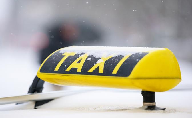 В Петербурге таксист едва не убил пассажира