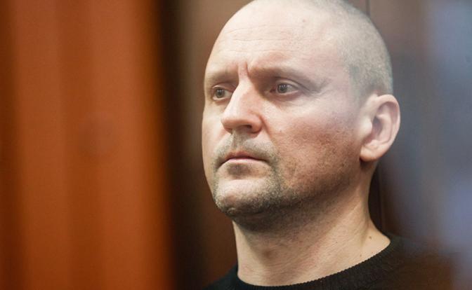 На фото: координатор "Левого фронта" Сергей Удальцов, обвиняемый по делу об оправдании терроризма с использованием интернета, во время рассмотрения ходатайства об избрании меры пресечения в виде содержания под стражей в Басманном суде.