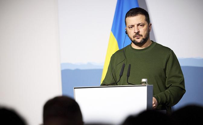 На фото: президент Украины Владимир Зеленский прибыл в Швейцарию для участия в Давосском форуме