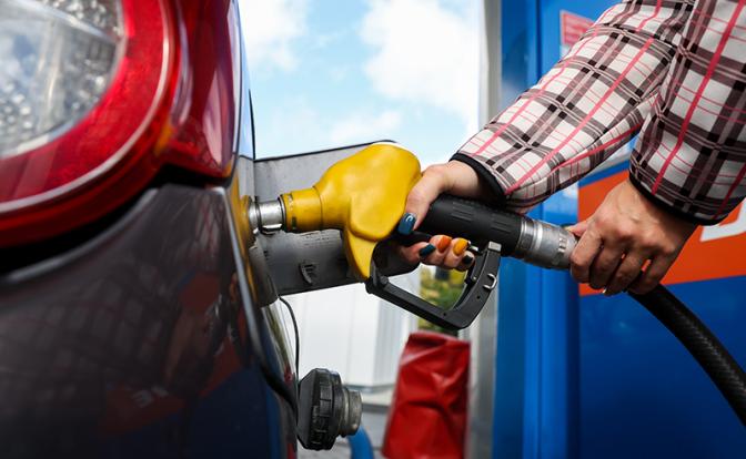 Цены на бензин. Автозаправки подключат к выборам президента