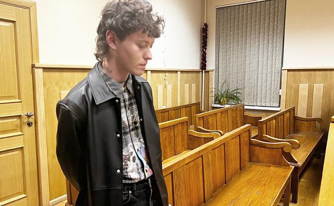 На фото: певец Эдуард Шарлот