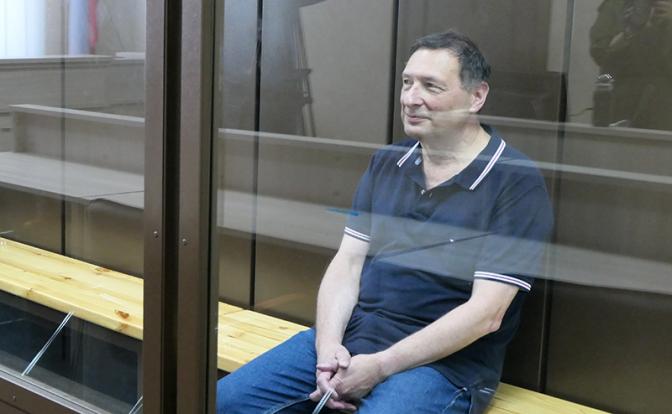 На фото: социолог и политолог Борис Кагарлицкий (признан в РФ иноагентом) во время заседания в суде.