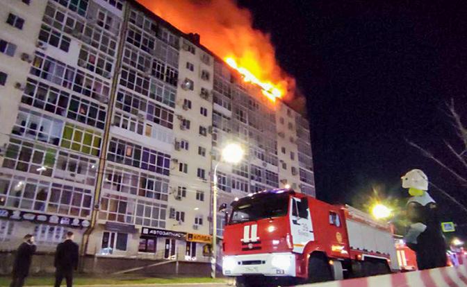 На фото: пожар в жилом доме в Анапе