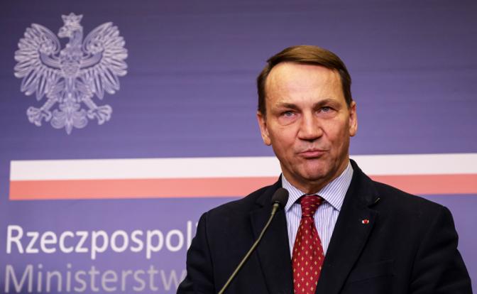 На фото: министр иностранных дел Польши Радослав Сикорский