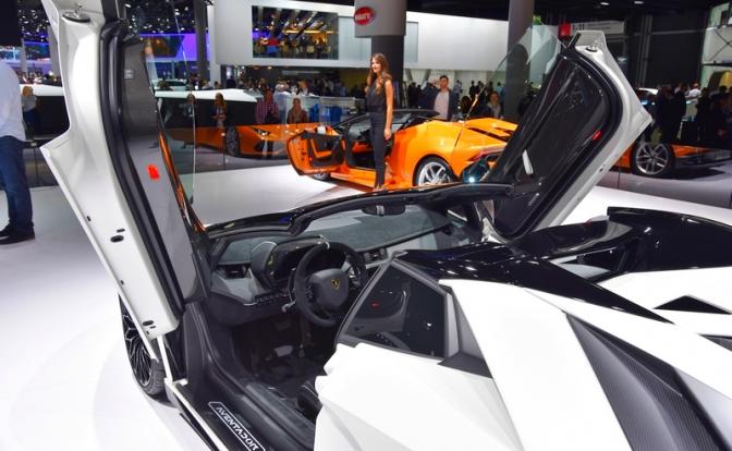 На фото: Lamborghini Aventador LP750-4 SV