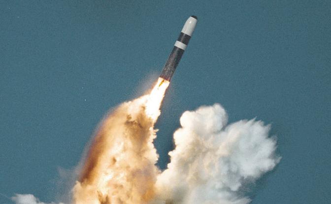 На фото: во время запуска ракеты Trident