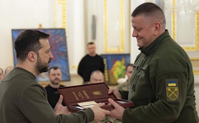 На фото: президент Украины Владимир Зеленский и бывший главком ВСУ Валерий Залужный
