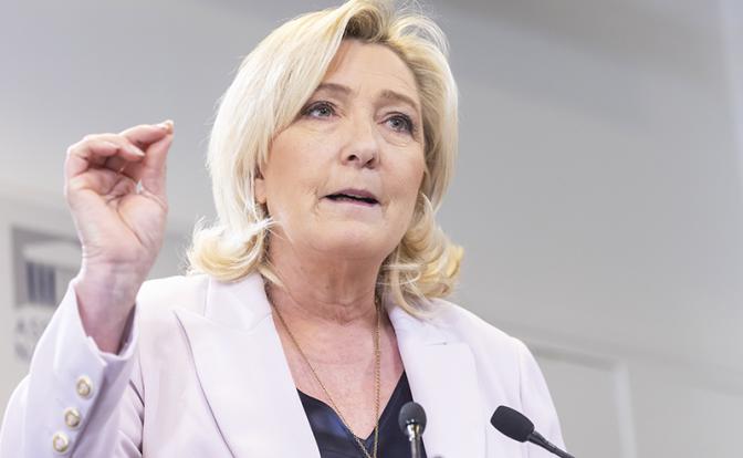 На фото: глава французской парламентской фракции "Национальное объединение" Марин Ле Пен