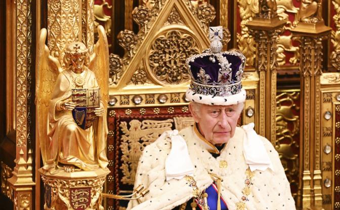 На фото: король Карла III