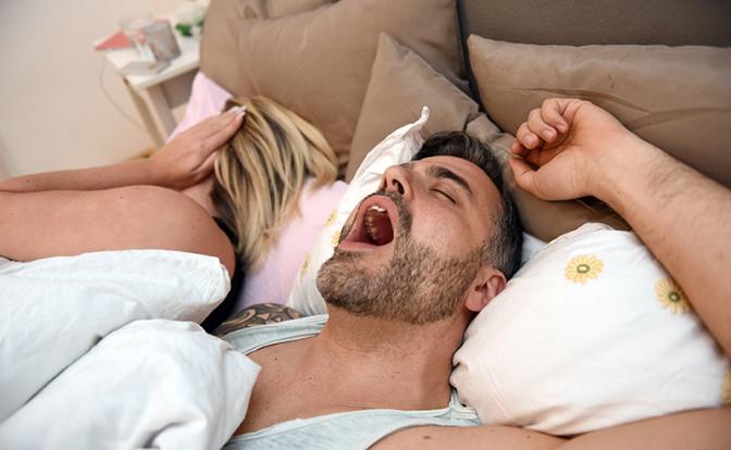 Врач-сомнолог рассказала, чем опасен храп для здоровья