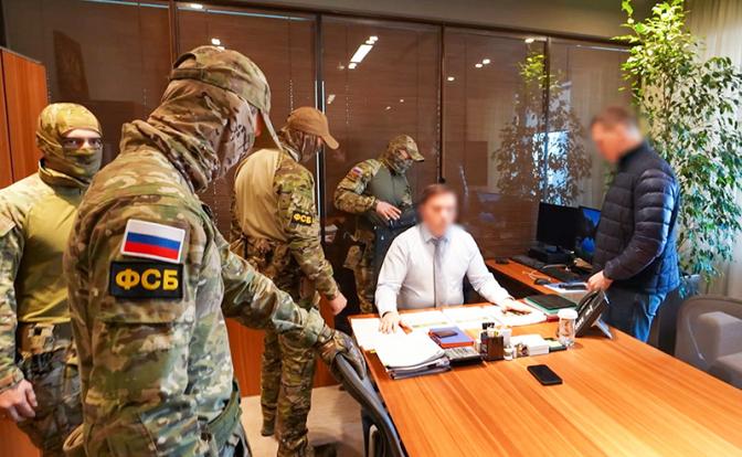 На фото: задержание участников преступной группы из числа руководителей Министерства экономического развития в Москве