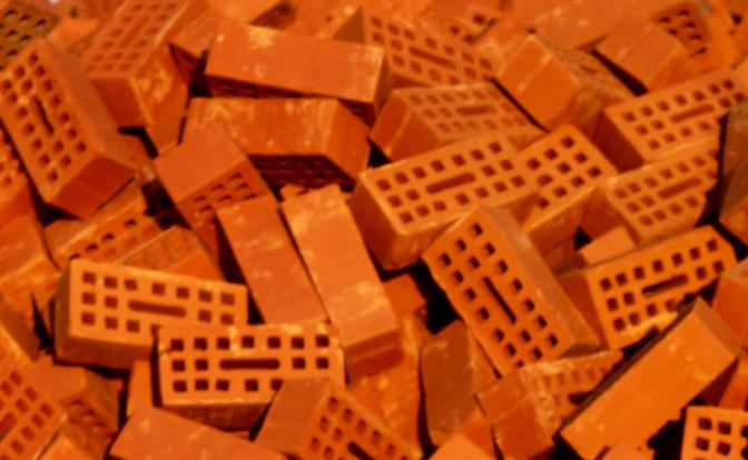 РБК: Крупнейший производитель кирпича Wienerberger продал заводы в России