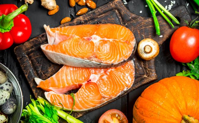 Врач-диетолог перечислил продукты, которые помогут быстро похудеть к лету