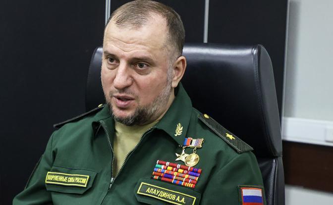 На фото: командир спецподразделения "Ахмат" Апти Алаудинов