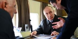 45-летнего мурманского губернатора Чибиса ударили ножом в живот в Апатитах. Чем известен политик