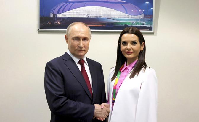На фото: президент РФ Владимир Путин и главу Гагаузии Евгения Гуцул