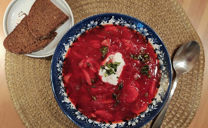 Врач назвала опасность борща